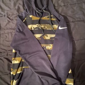 Nike - Mens Small - Camo Hoodie -